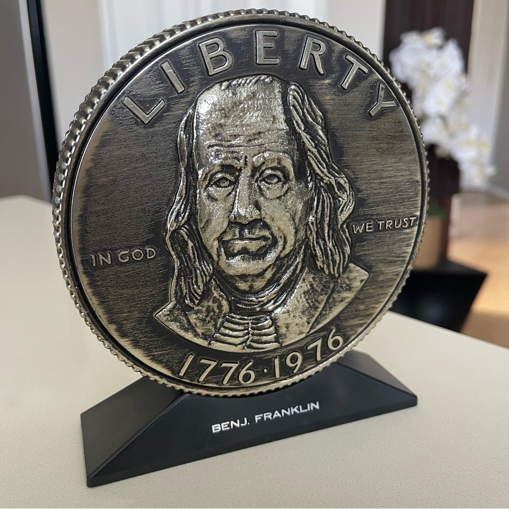 Vintage Bicentennial Benj. Franklin Half Dollar Coin Bank 1776-1976 Key Included